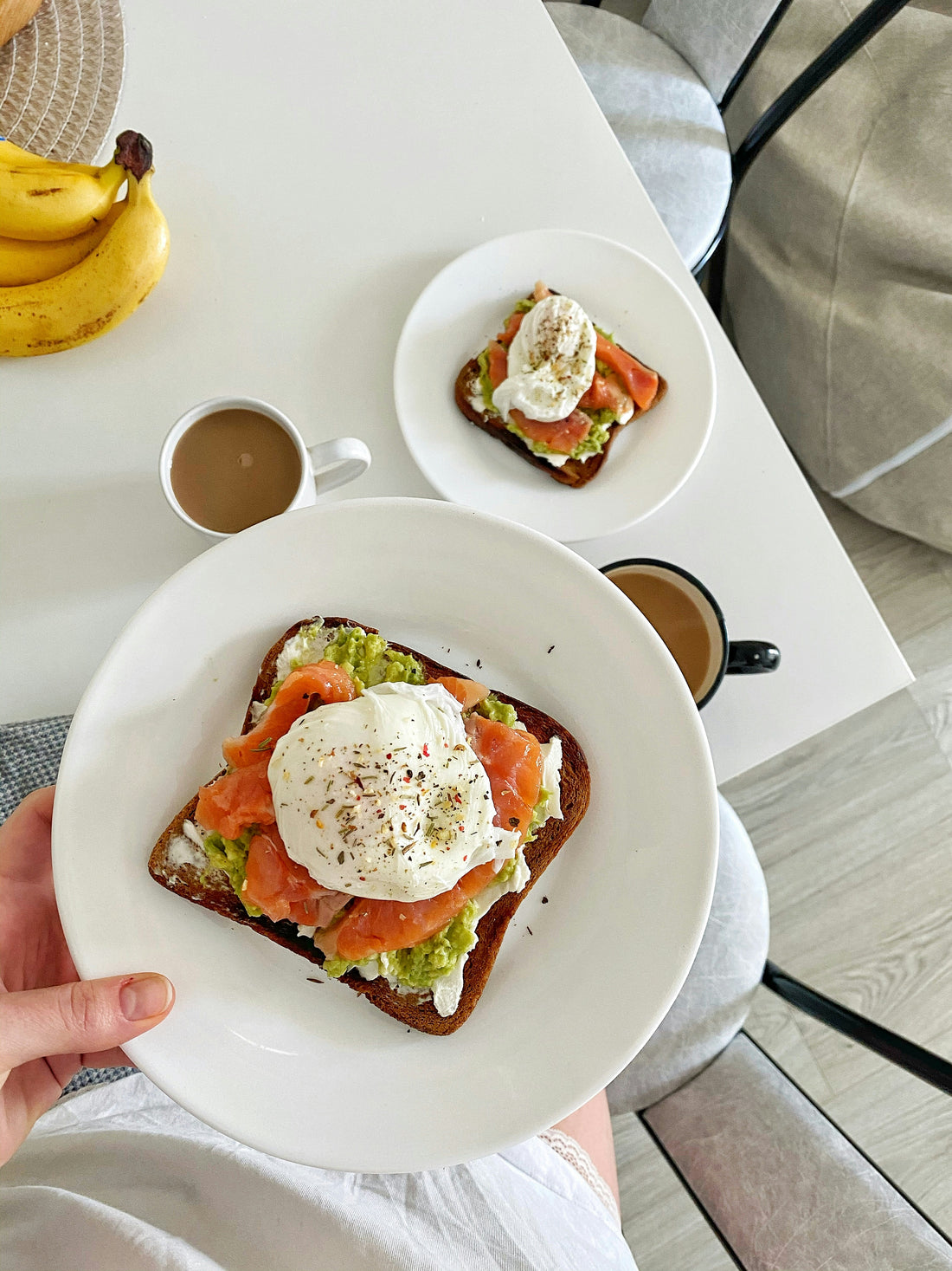 Spicy avocado & salmon toast