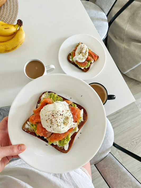 Spicy avocado & salmon toast